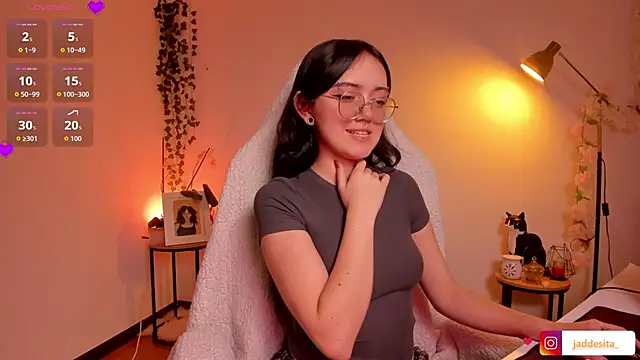 suzumi   online show from 10-24-25, 07:16