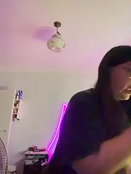 Mizztikaa online show from 12-21-25, 02:35