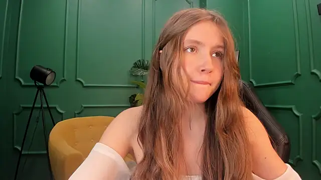 Snapshot of MaryannSoftt chatting on 01-29-25, 06:39 MaryannSoftt online show from 01-29-25, 06:39