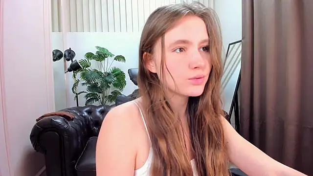 Snapshot of MaryannSoftt chatting on 02-05-25, 06:26 MaryannSoftt online show from 02-05-25, 06:26