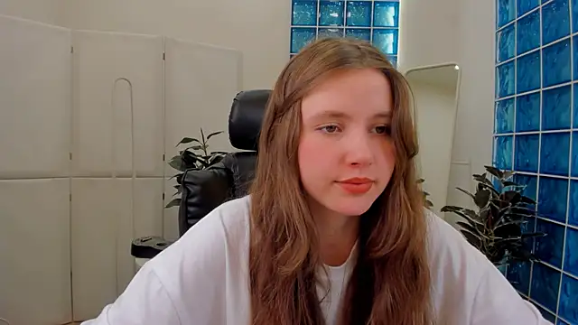 Snapshot of MaryannSoftt chatting on 03-12-25, 03:18 MaryannSoftt online show from 03-12-25, 03:18