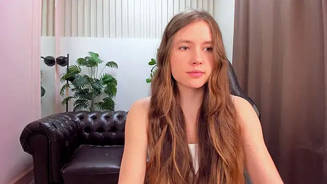 Snapshot of MaryannSoftt chatting on 03-21-25, 03:24 MaryannSoftt online show from 03-21-25, 03:24