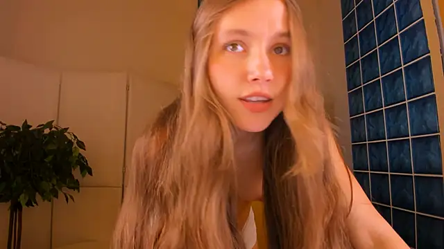 Snapshot of MaryannSoftt chatting on 10-18-25, 03:35 MaryannSoftt online show from 10-18-25, 03:35