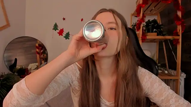 MaryannSoftt online show from 12-14-25, 04:34