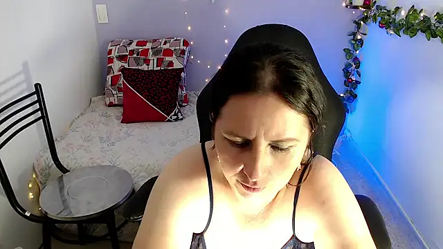 victoria jones online show from 02-04-25, 06:49