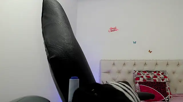 victoria jones online show from 04-30-26, 01:17