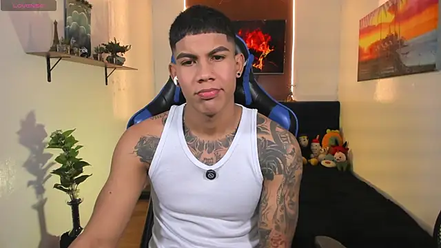 Snapshot of Damian_latinxxx chatting on 08-07-26, 09:11 Damian latinxxx online show from 08-07-26, 09:11
