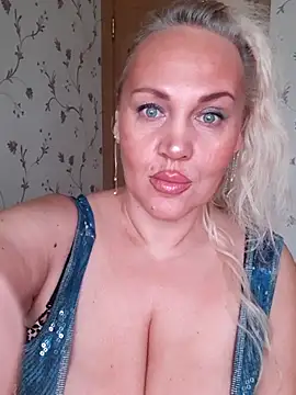 IsabellaBoni online show from 12-14-25, 07:25