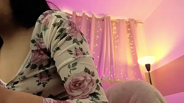 Zara dulce online show from 06-16-26, 01:03