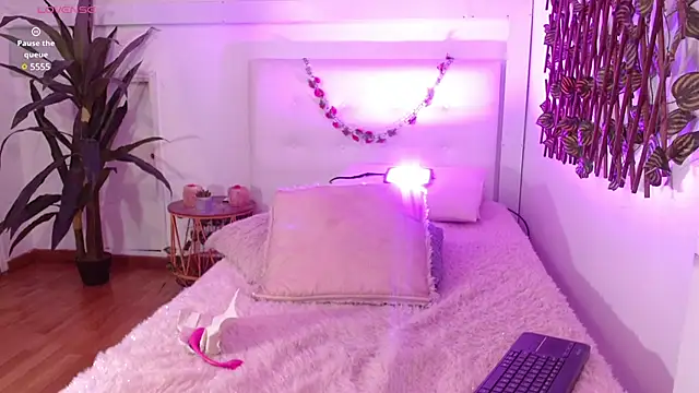 Snapshot of sweet_blueberry_ chatting on 03-10-25, 04:46 sweet blueberry online show from 03-10-25, 04:46