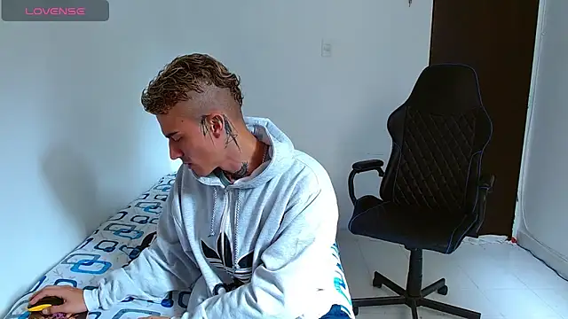 bray hotboy777 online show from 10-12-25, 03:33