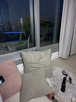 Snapshot of IvonneJoy chatting on 02-25-26, 10:52 IvonneJoy online show from 02-25-26, 10:52