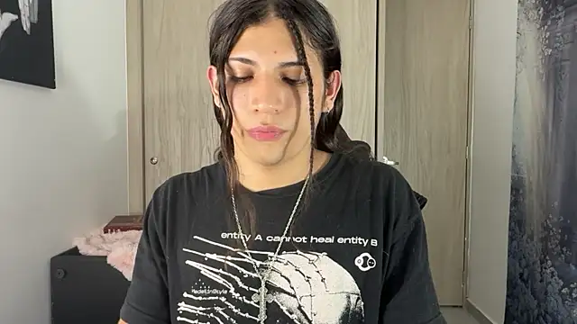 Snapshot of gabriel__manson chatting on 11-19-25, 11:05 gabriel manson online show from 11-19-25, 11:05