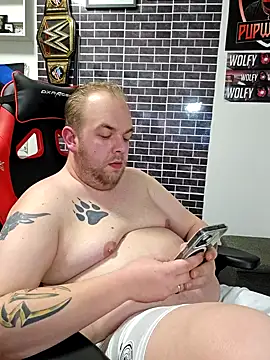 Snapshot of PupW0lfy chatting on 12-19-24, 04:02 PupW0lfy online show from 12-19-24, 04:02