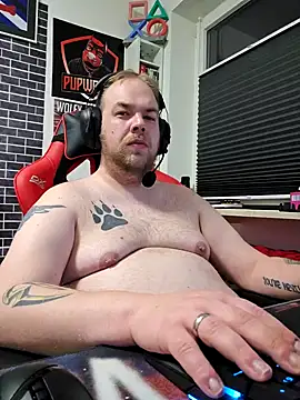 Snapshot of PupW0lfy chatting on 01-22-25, 04:44 PupW0lfy online show from 01-22-25, 04:44