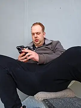Snapshot of PupW0lfy chatting on 03-21-25, 11:12 PupW0lfy online show from 03-21-25, 11:12