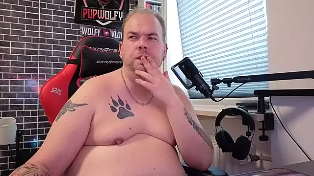 Snapshot of PupW0lfy chatting on 09-22-25, 02:08 PupW0lfy online show from 09-22-25, 02:08