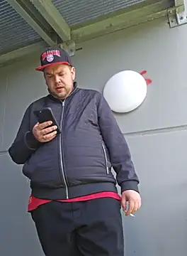 PupW0lfy online show from 10-01-25, 10:32