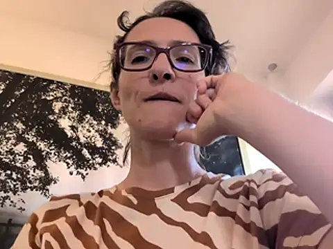 Snapshot of Milky_hairy_mommy chatting on 06-27-26, 02:44 Milky hairy mommy online show from 06-27-26, 02:44