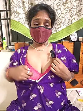 Snapshot of Tamil--Rani chatting on 01-29-25, 03:37 Tamil--Rani online show from 01-29-25, 03:37