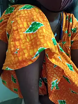 Snapshot of Tamil--Rani chatting on 02-13-25, 06:38 Tamil--Rani online show from 02-13-25, 06:38