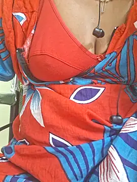 Snapshot of Tamil--Rani chatting on 02-12-26, 03:29 Tamil--Rani online show from 02-12-26, 03:29