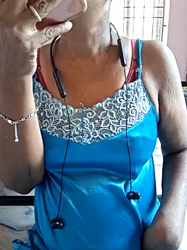 Snapshot of Tamil--Rani chatting on 04-15-26, 10:22 Tamil--Rani online show from 04-15-26, 10:22