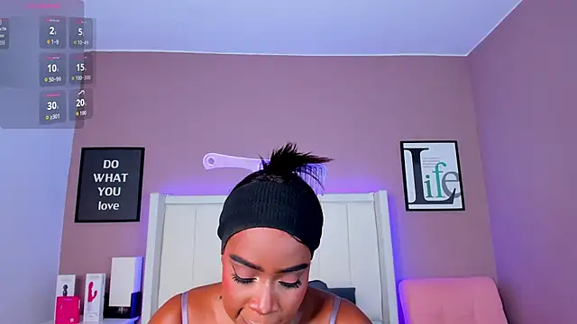 Britanymooree online show from 09-11-25, 07:47