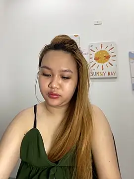 Snapshot of Odette68 chatting on 03-18-26, 12:25 Odette68 online show from 03-18-26, 12:25