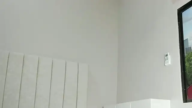 Littleolivia  online show from 01-24-25, 01:03