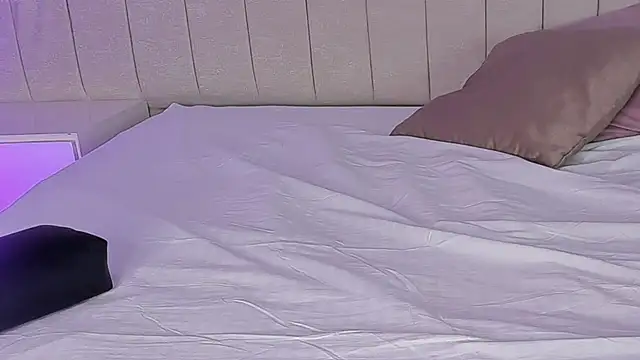 Littleolivia  online show from 02-13-25, 12:43