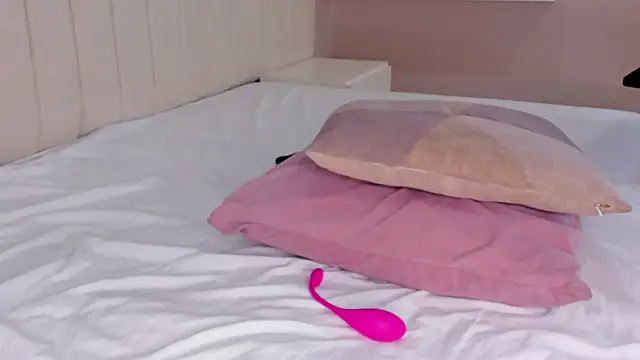 Littleolivia  online show from 03-05-25, 04:57