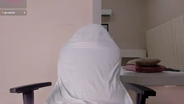 Littleolivia  online show from 03-19-25, 04:02