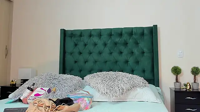 Orianaa Kade online show from 12-05-24, 01:49