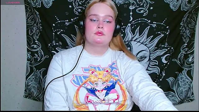 Snapshot of rozzhaos8 chatting on 02-15-26, 06:59 rozzhaos8 online show from 02-15-26, 06:59