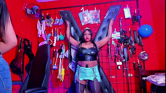 Snapshot of Madame_pain_ chatting on 12-14-24, 01:38 Madame pain online show from 12-14-24, 01:38