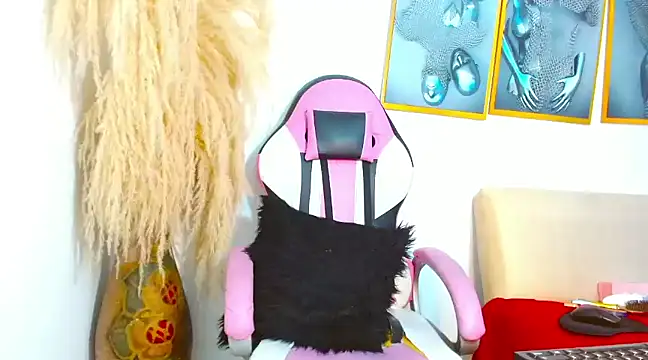 mia foxts online show from 02-14-25, 06:12