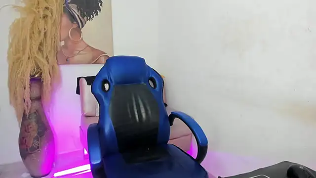 mia foxts online show from 11-10-25, 01:59