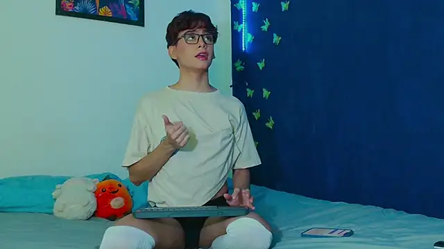 Snapshot of arnold_laurent_ chatting on 10-28-25, 06:17 arnold laurent online show from 10-28-25, 06:17