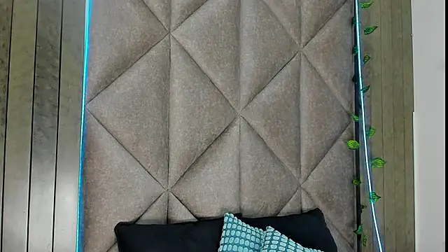 AbbyWathson online show from 10-18-25, 07:36