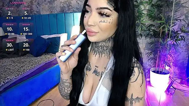 Snapshot of CreamyInkky_ chatting on 02-11-26, 06:29 CreamyInkky online show from 02-11-26, 06:29