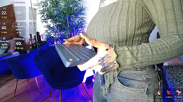 Snapshot of CreamyInkky_ chatting on 03-31-26, 09:32 CreamyInkky online show from 03-31-26, 09:32