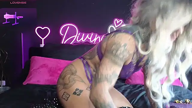 Divina X  online show from 03-06-25, 07:57