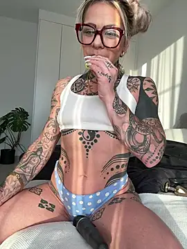 Divina X  online show from 05-06-26, 04:12