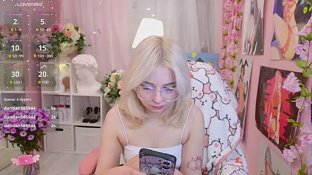 Coconut Mia online show from 02-06-25, 01:16