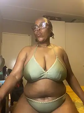 Snapshot of Nomthie chatting on 10-06-25, 04:48 Nomthie online show from 10-06-25, 04:48