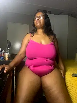 Snapshot of Nomthie chatting on 10-07-25, 11:02 Nomthie online show from 10-07-25, 11:02