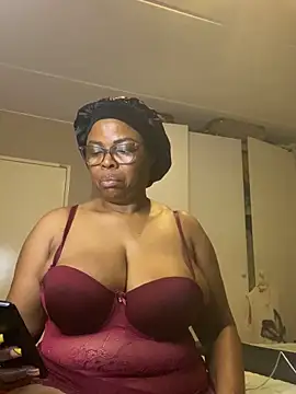 Snapshot of Nomthie chatting on 10-26-25, 09:21 Nomthie online show from 10-26-25, 09:21