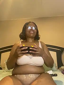 Snapshot of Nomthie chatting on 11-04-25, 09:47 Nomthie online show from 11-04-25, 09:47