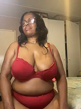 Snapshot of Nomthie chatting on 11-29-25, 04:32 Nomthie online show from 11-29-25, 04:32